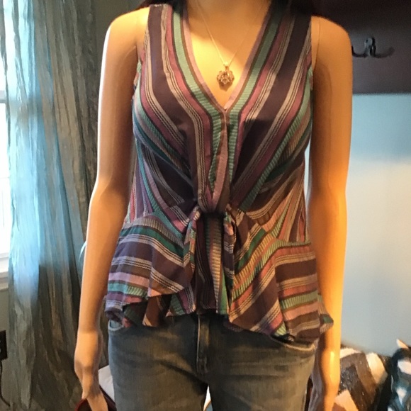 COLORFUL TWIST FRONT PEPLUM TOP - Picture 3 of 8